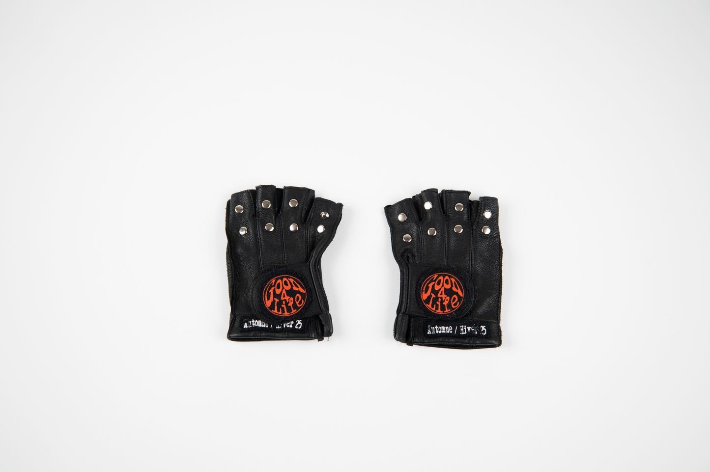 STUDDED GLOVES
