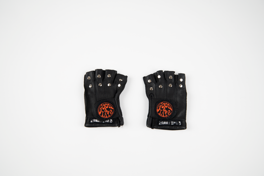 STUDDED GLOVES